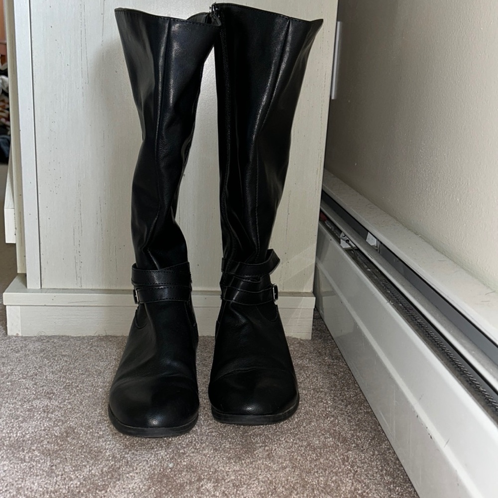 Black mid rise boots low heel size 7.5